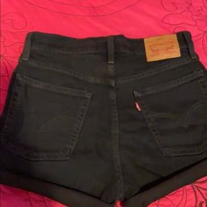High waist black Levi’s SHORTZ